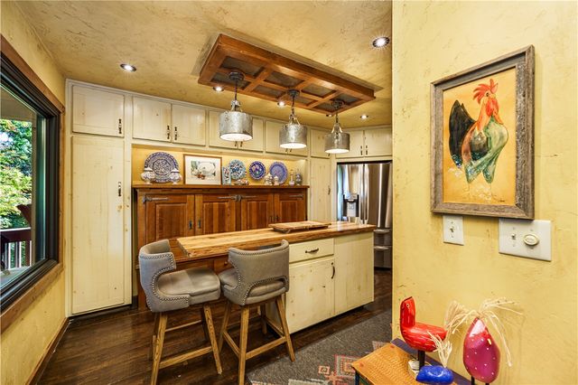 202 Holiday Island Drive, Holiday Island, AR 72631
