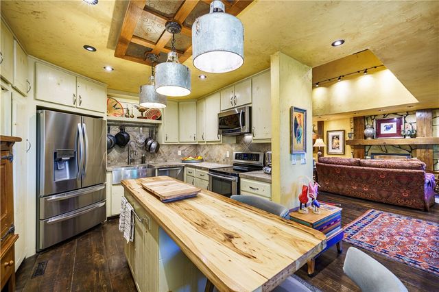 202 Holiday Island Drive, Holiday Island, AR 72631