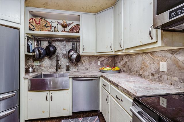 202 Holiday Island Drive, Holiday Island, AR 72631