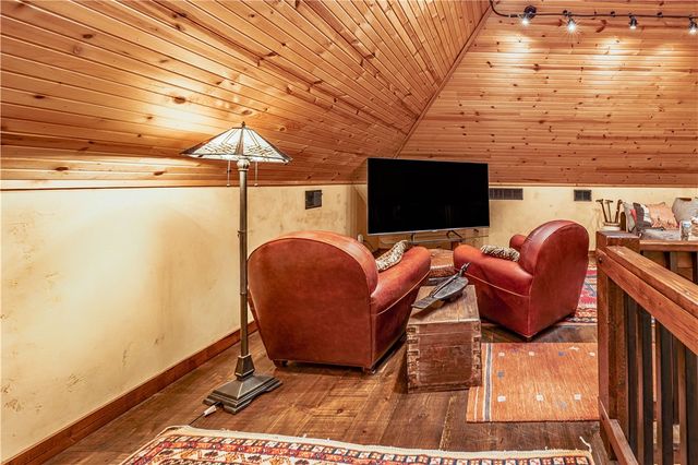 202 Holiday Island Drive, Holiday Island, AR 72631