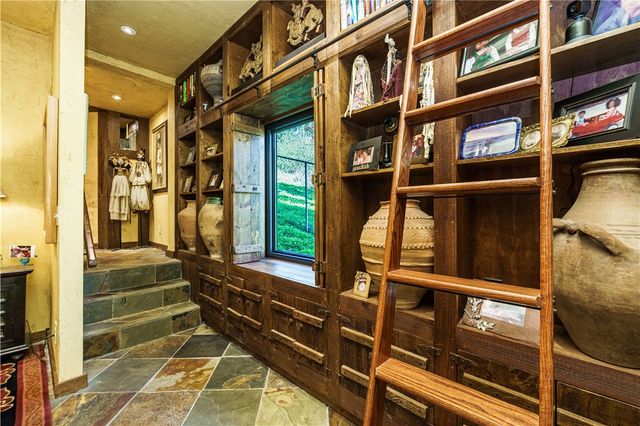 202 Holiday Island Drive, Holiday Island, AR 72631