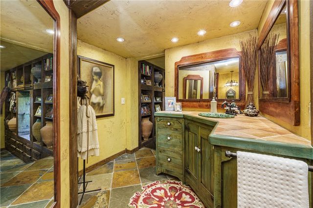 202 Holiday Island Drive, Holiday Island, AR 72631
