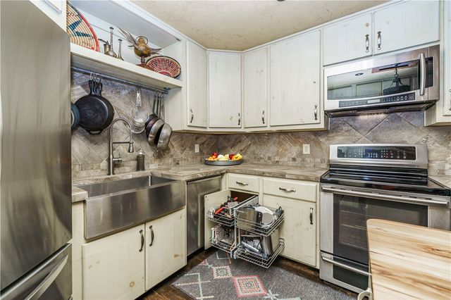 202 Holiday Island Drive, Holiday Island, AR 72631
