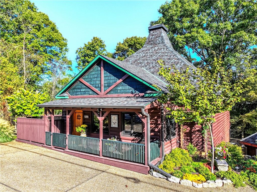 202 Holiday Island Drive, Holiday Island, AR 72631
