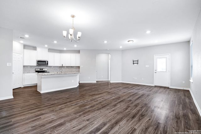 7950 Hanging Branch, San Antonio, TX 78253