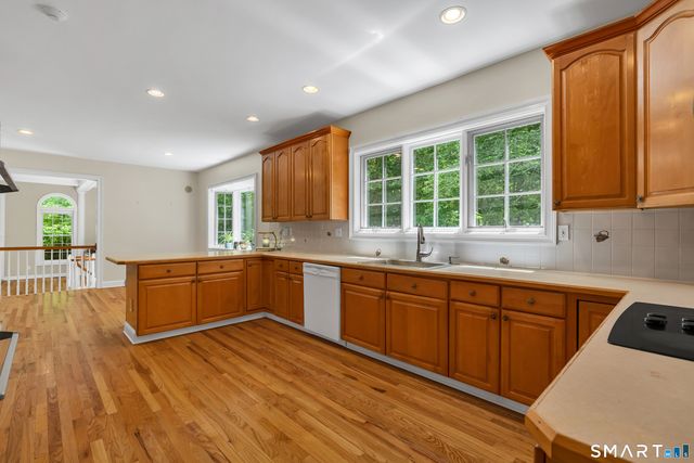 1 Crystal Terrace, Woodbridge, CT 06525