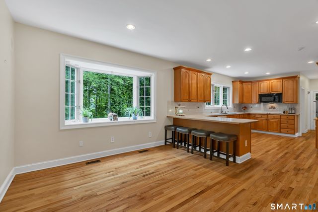 1 Crystal Terrace, Woodbridge, CT 06525