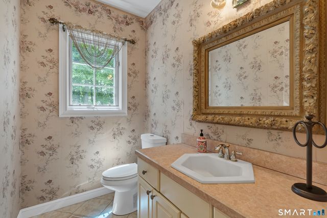 1 Crystal Terrace, Woodbridge, CT 06525