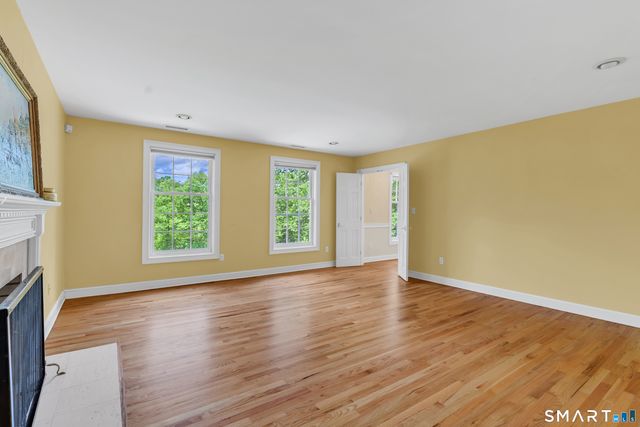 1 Crystal Terrace, Woodbridge, CT 06525