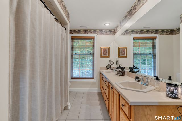 1 Crystal Terrace, Woodbridge, CT 06525