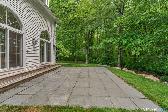 1 Crystal Terrace, Woodbridge, CT 06525