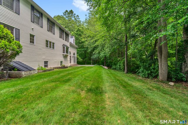 1 Crystal Terrace, Woodbridge, CT 06525