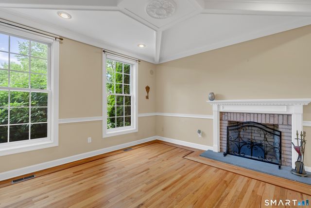 1 Crystal Terrace, Woodbridge, CT 06525