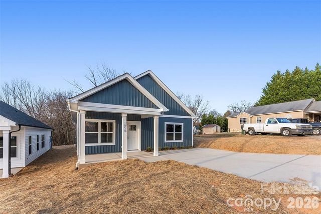 1558 7th Avenue Drive SW, Hickory, NC 28602