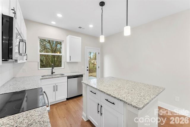 1558 7th Avenue Drive SW, Hickory, NC 28602