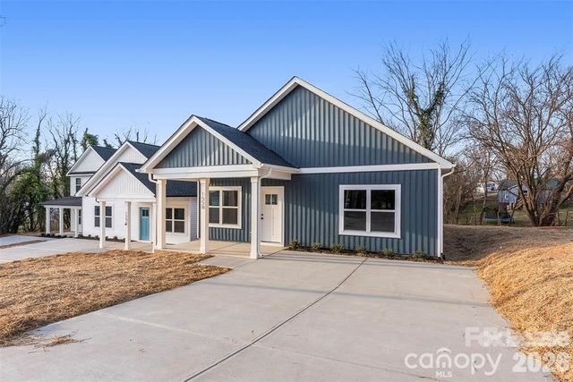 1558 7th Avenue Drive SW, Hickory, NC 28602