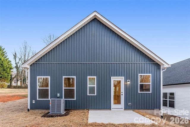 1558 7th Avenue Drive SW, Hickory, NC 28602