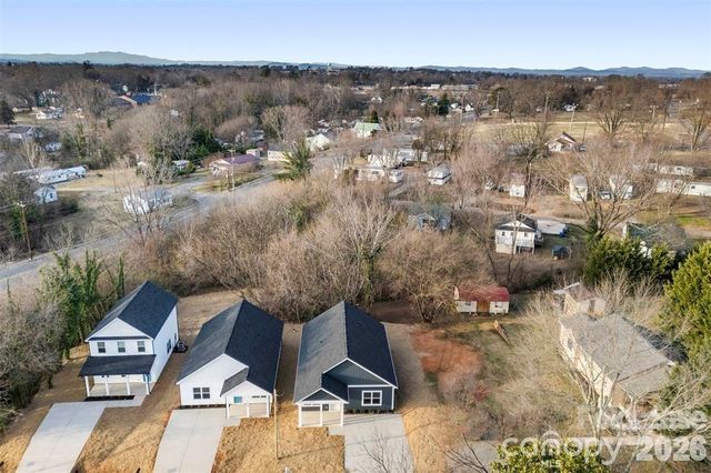 1558 7th Avenue Drive SW, Hickory, NC 28602