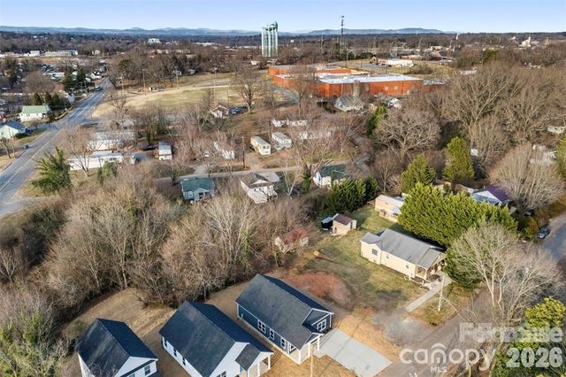 1558 7th Avenue Drive SW, Hickory, NC 28602