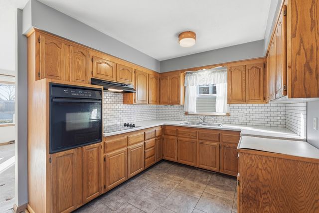 2136 N Gayman Avenue, Davenport, IA 52804