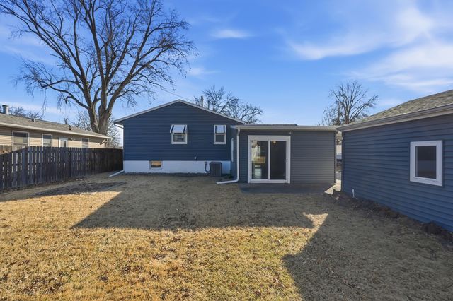 2136 N Gayman Avenue, Davenport, IA 52804