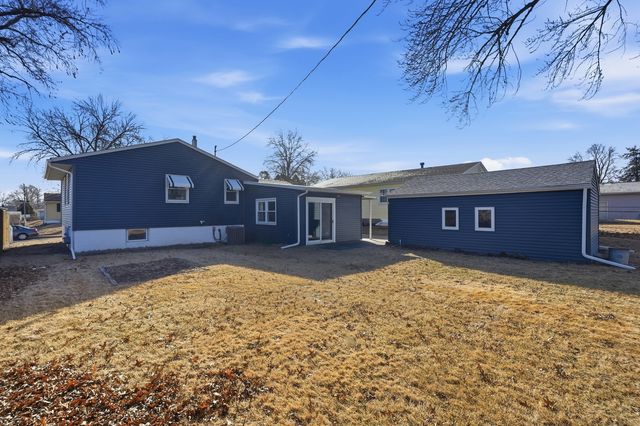 2136 N Gayman Avenue, Davenport, IA 52804