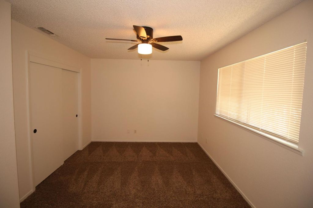 Image 10 of property listing at 4052 N Sabre, Fresno, CA 93727