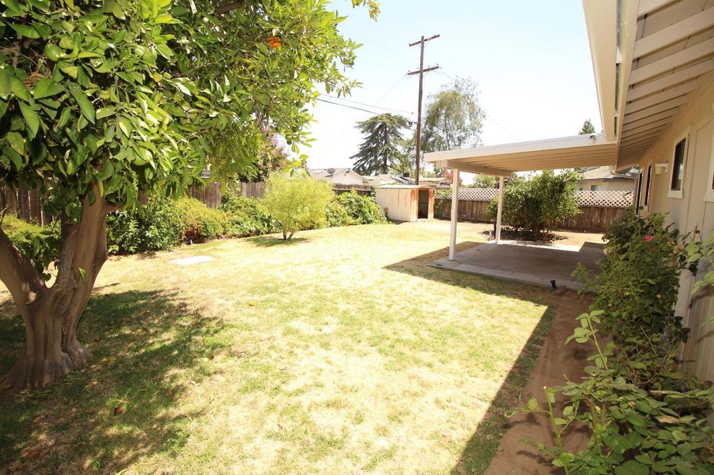 Image 14 of property listing at 4052 N Sabre, Fresno, CA 93727