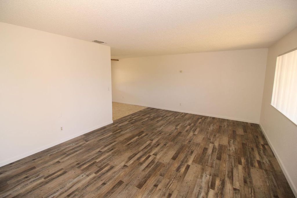 Image 2 of property listing at 4052 N Sabre, Fresno, CA 93727