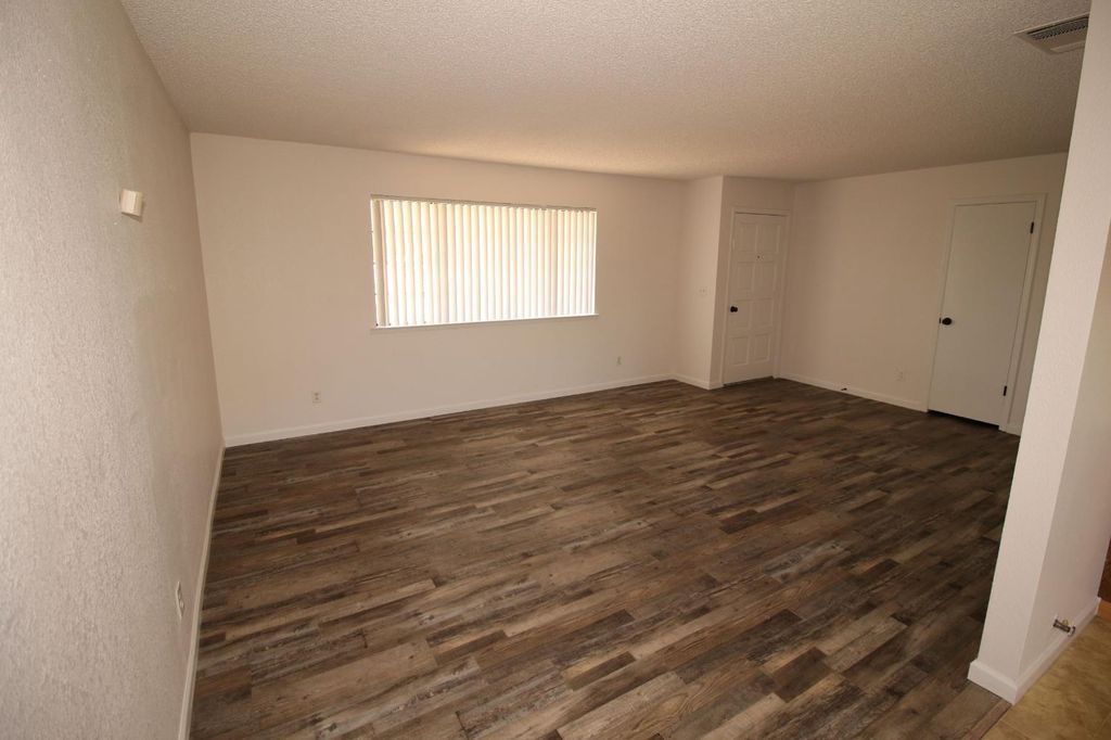 Image 7 of property listing at 4052 N Sabre, Fresno, CA 93727