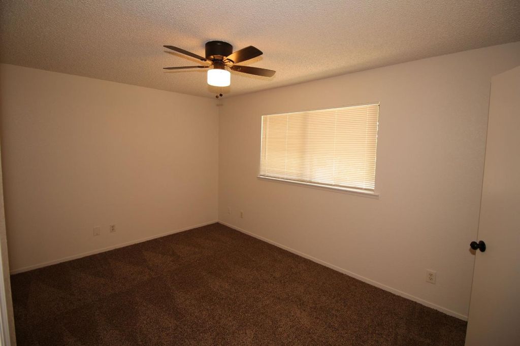 Image 8 of property listing at 4052 N Sabre, Fresno, CA 93727