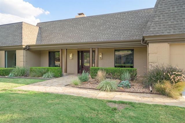 2900 Drakestone Avenue, Oklahoma City, OK 73120