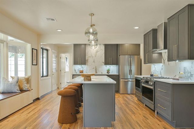 2900 Drakestone Avenue, Oklahoma City, OK 73120
