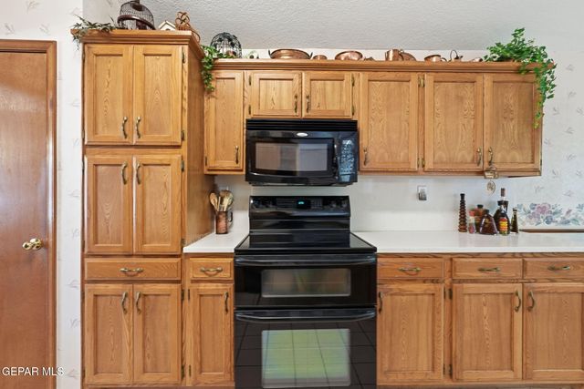 1904 SUN TIDE Drive, El Paso, TX 79938