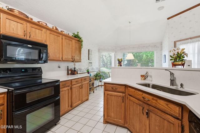 1904 SUN TIDE Drive, El Paso, TX 79938