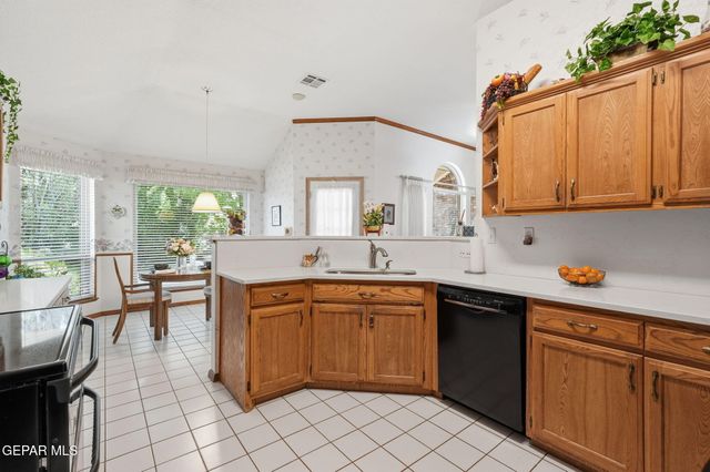 1904 SUN TIDE Drive, El Paso, TX 79938