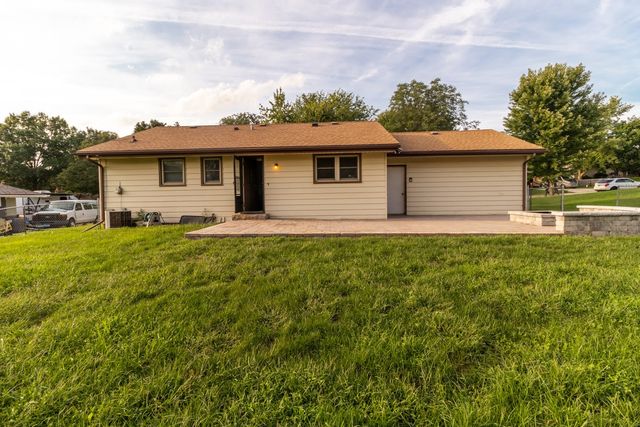 303 Hough Drive, Machesney Park, IL 61115