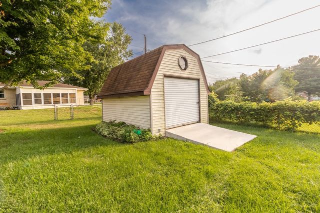 303 Hough Drive, Machesney Park, IL 61115