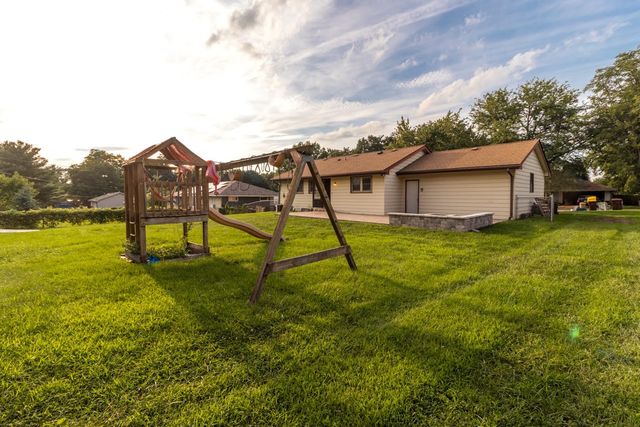303 Hough Drive, Machesney Park, IL 61115