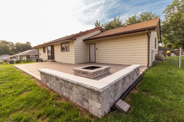 303 Hough Drive, Machesney Park, IL 61115