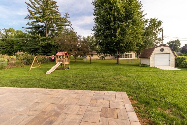 303 Hough Drive, Machesney Park, IL 61115