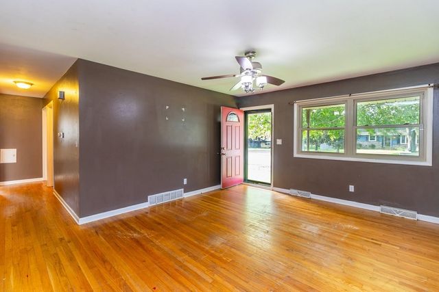 303 Hough Drive, Machesney Park, IL 61115