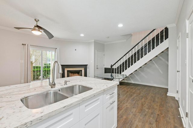 7575 Cambridge Street 301, Houston, TX 77054