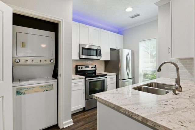 7575 Cambridge Street 301, Houston, TX 77054