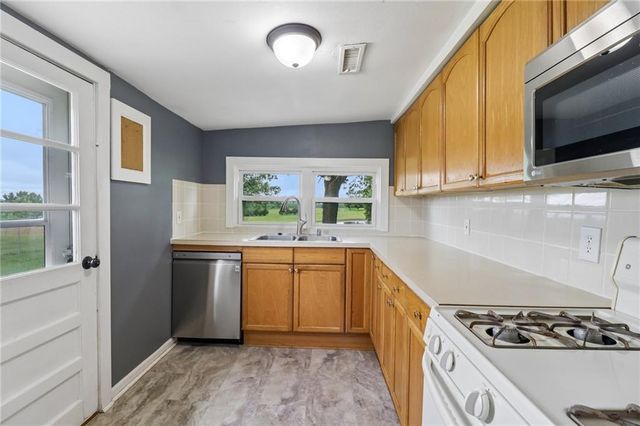 307 E 1100 Road, Baldwin City, KS 66006