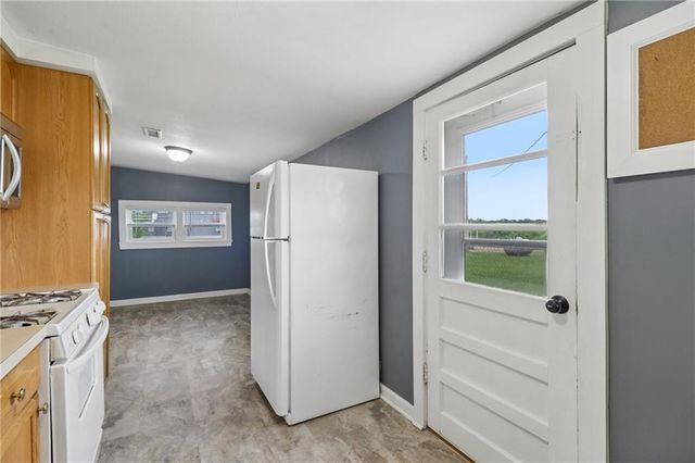307 E 1100 Road, Baldwin City, KS 66006