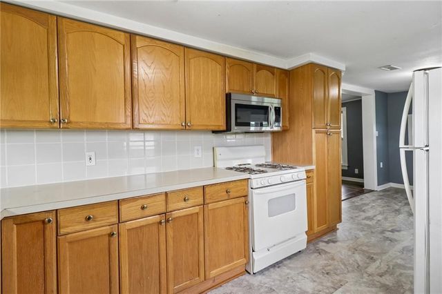 307 E 1100 Road, Baldwin City, KS 66006