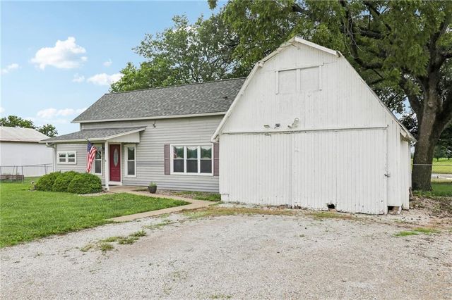 307 E 1100 Road, Baldwin City, KS 66006