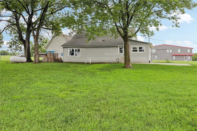 307 E 1100 Road, Baldwin City, KS 66006