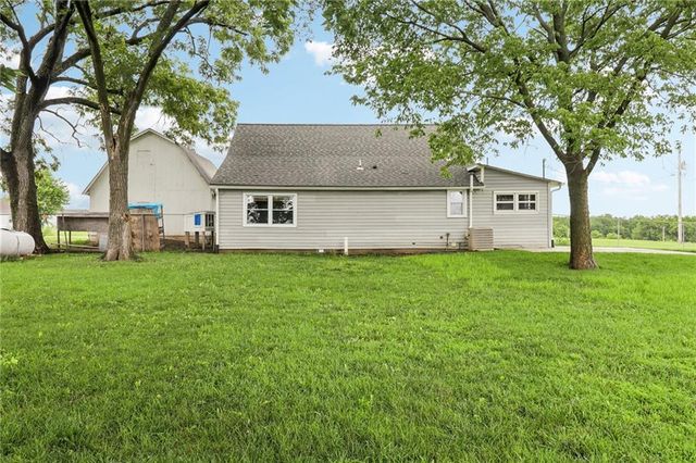 307 E 1100 Road, Baldwin City, KS 66006